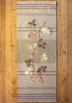 Gudrun Sjödén Läufer „Leaves“ aus Bio-Baumwolle