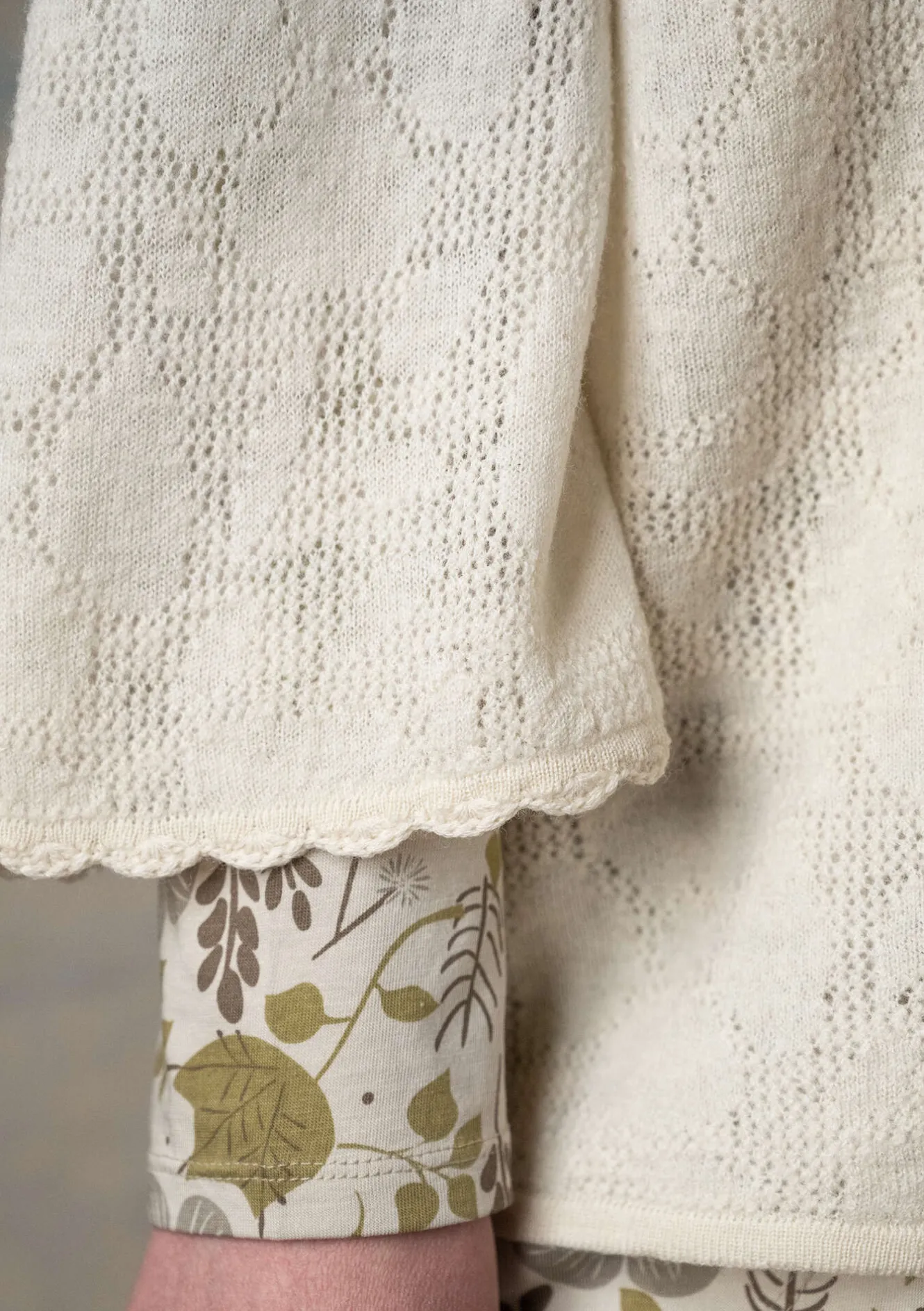 Gudrun Sjödén Pointelle-Strickjacke „Blomstra“ aus Bio-Wolle