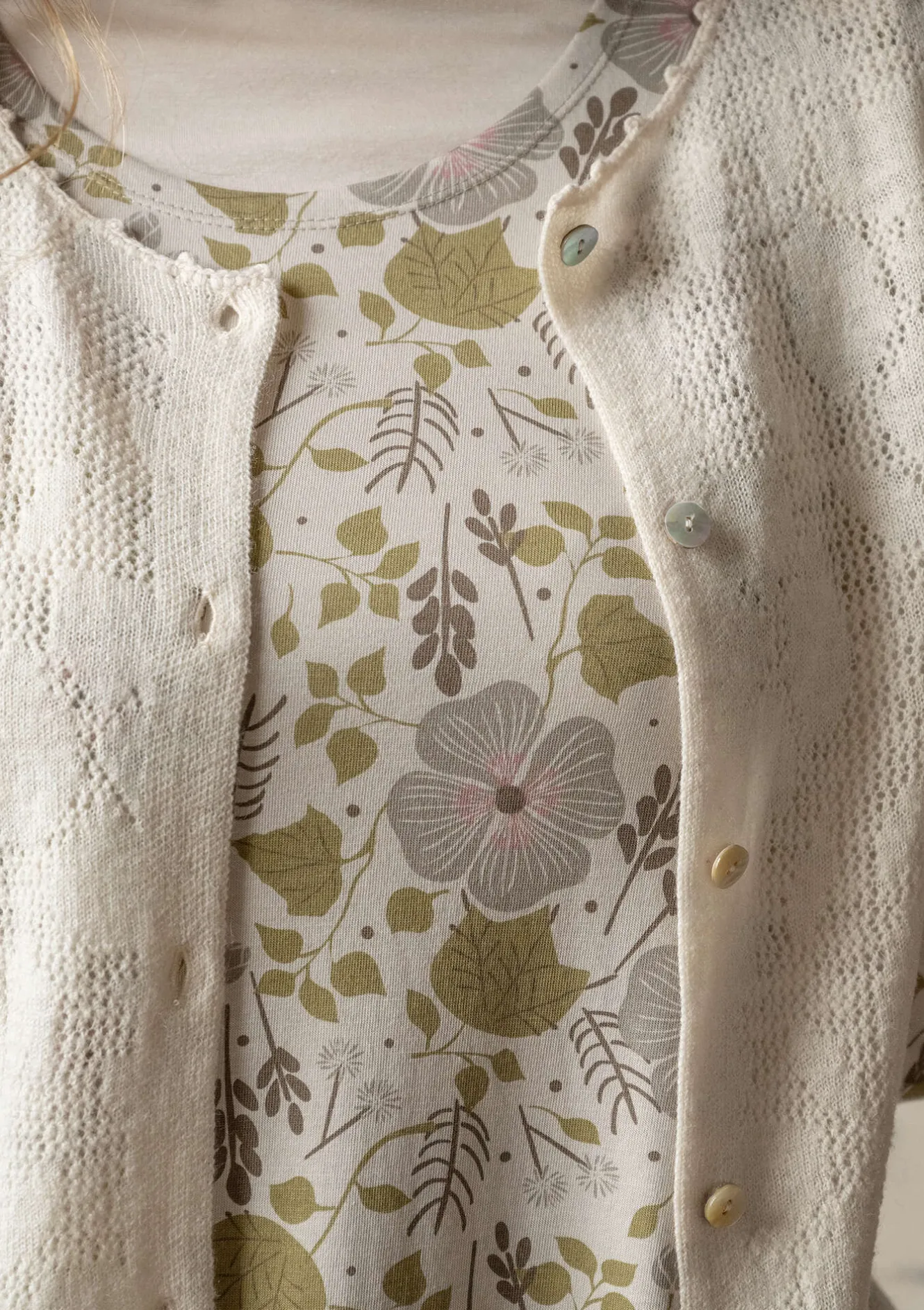 Gudrun Sjödén Pointelle-Strickjacke „Blomstra“ aus Bio-Wolle