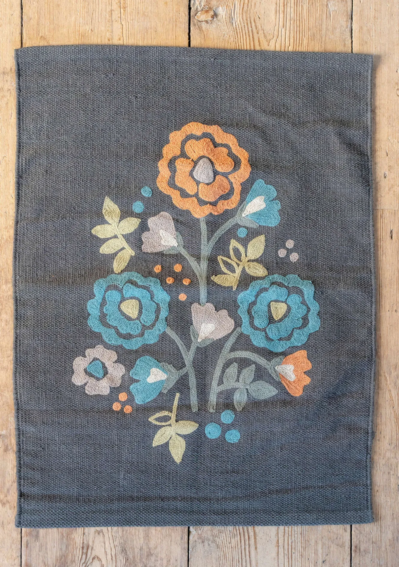Gudrun Sjödén Teppich „Wild rose“ aus Bio-Baumwolle