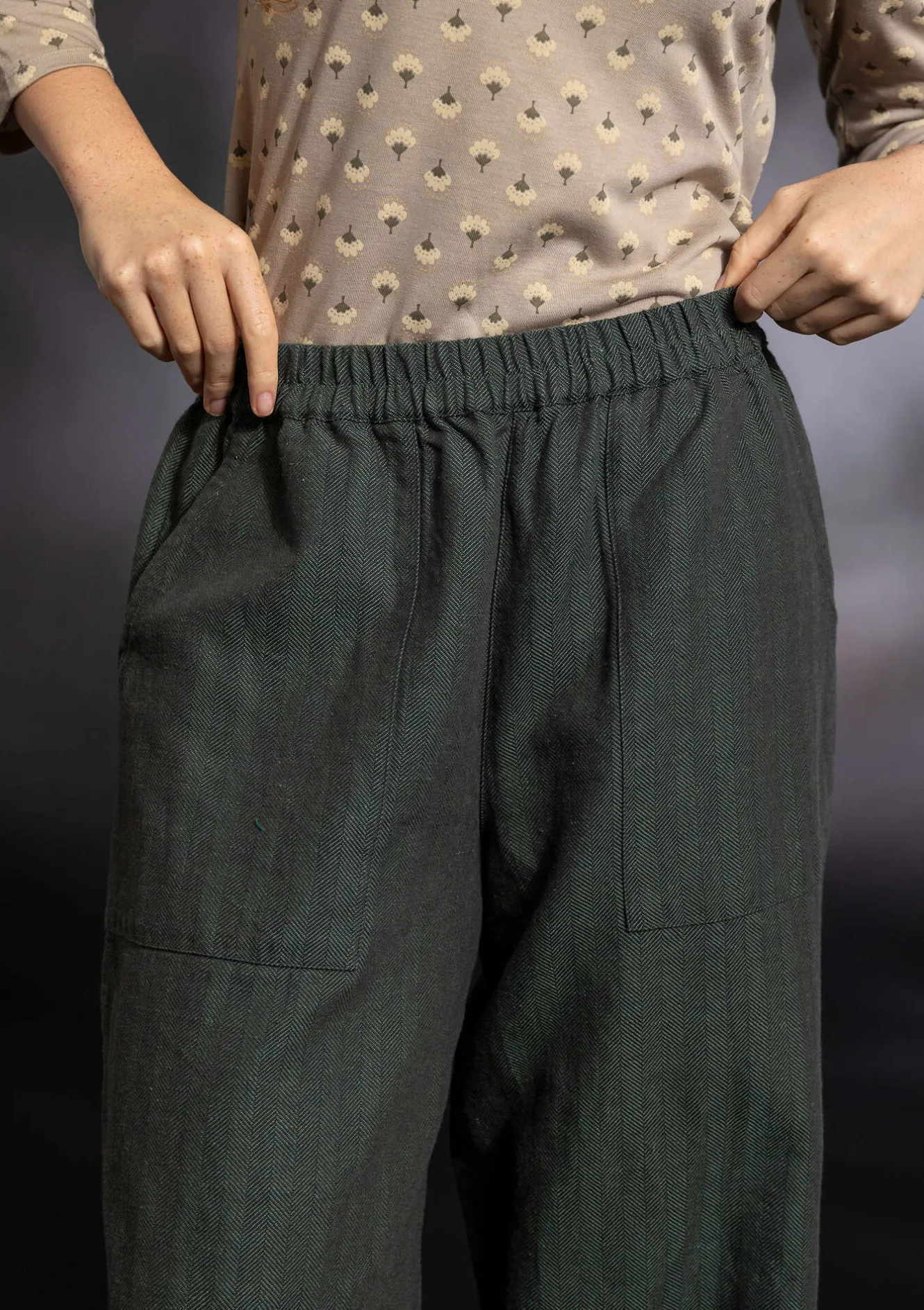 Gudrun Sjödén Webhose „Woodland“ aus Bio-Baumwolle/Leinen