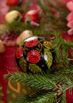 Gudrun Sjödén Weihnachtskugel „Gnistra“ aus Papiermaschee
